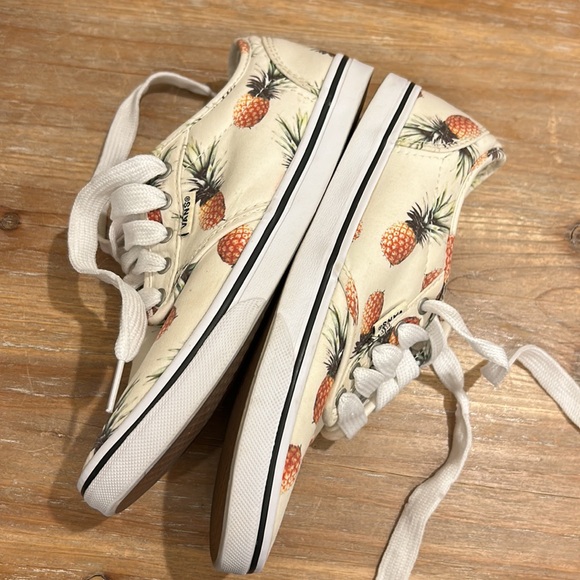 Vans. Pinapple Print.  Women’s 5 - Picture 11 of 15